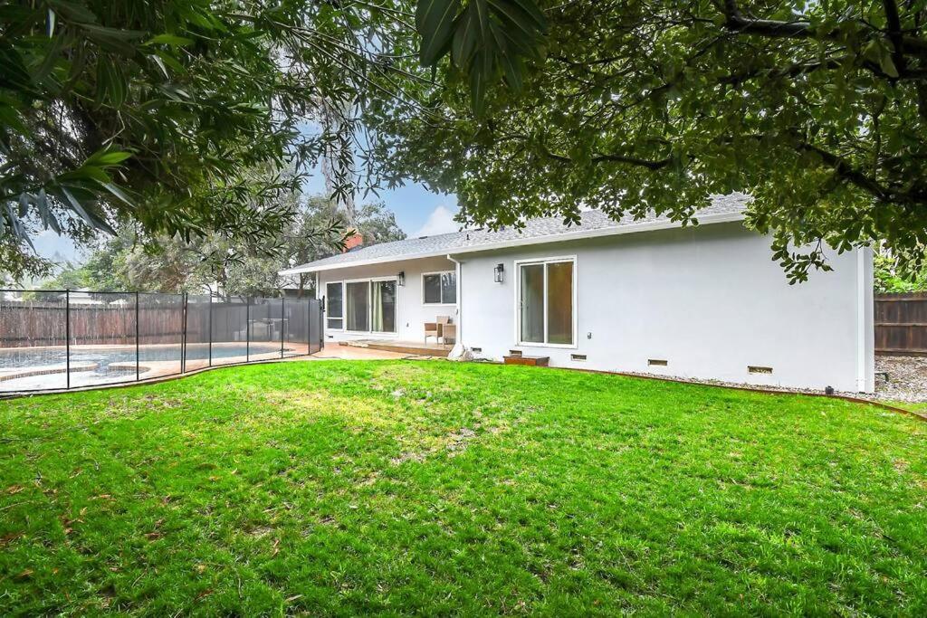 The Charming Home With A Pool Yuba City Bagian luar foto