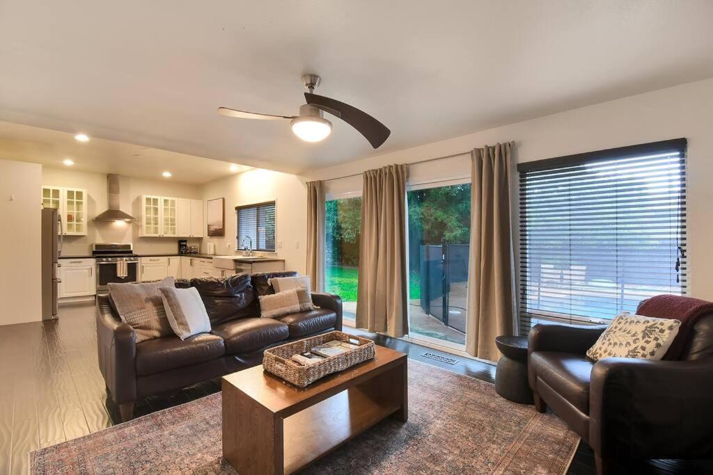 The Charming Home With A Pool Yuba City Bagian luar foto
